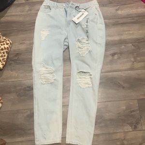 Boyfriend refuge denim jeans.NWT. Size 5. Slight stretch. Super cute on